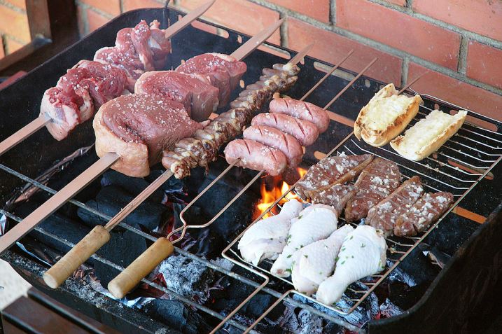 Featured image of post Foto De Carne Assada Na Churrasqueira : Deixe a costela próxima a churrasqueira já acesa, para que o.